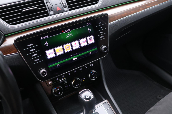 Škoda Superb 2,0 TDI 140kW DSG Scout 4x4 CZ