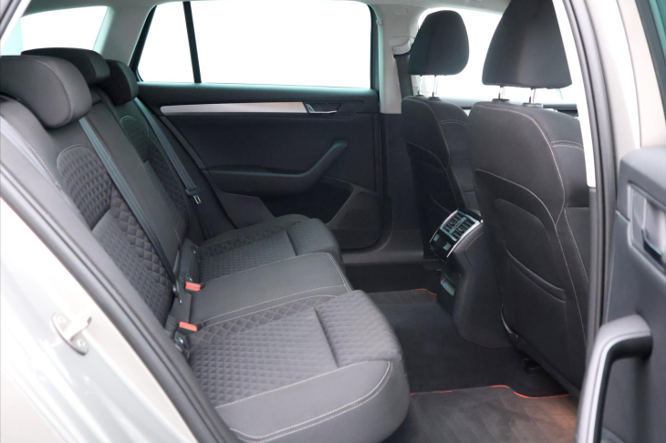 Škoda Superb 2.0 TDI 110kW Style Bi-Xenon