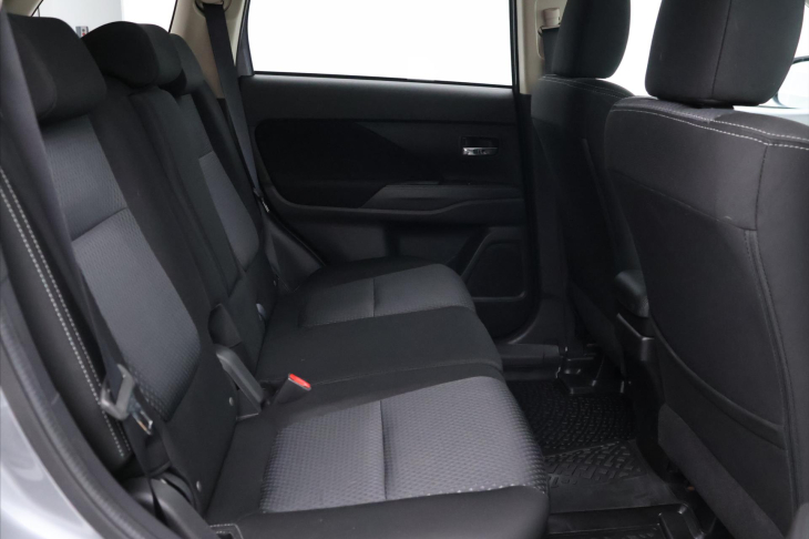 Mitsubishi Outlander 2,0 MIVEC 110kW Intense 4WD