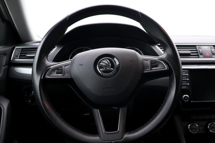 Škoda Superb 2.0 TDI 110kW Style Bi-Xenon