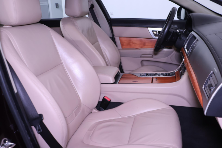Jaguar XF 3,0 D Luxury Automat Kůže Xenon
