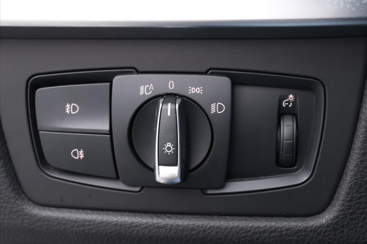 BMW Řada 3 2,0 318d xDrive Xenon Navi Kůže