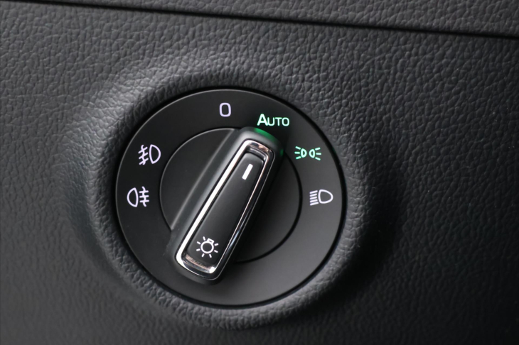 Škoda Superb 1,6 TDI Style 1.maj servis kn.