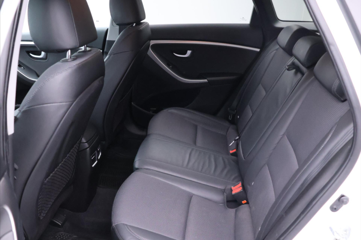 Hyundai i30 1,6 GDi 99kW Aut. CZ Weekend