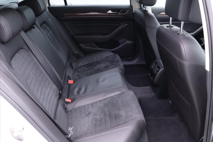 Volkswagen Passat 2,0 TDI 140kW R-line 4M CZ DPH