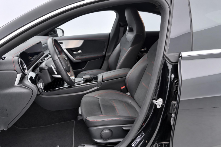 Mercedes-Benz CLA 1,3 200 120kW AMG-Line CZ 1.Maj
