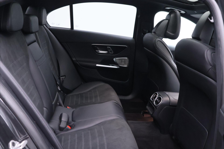 Mercedes-Benz Třídy C 2,0 4MATIC A9 190kW CZ DPH 300