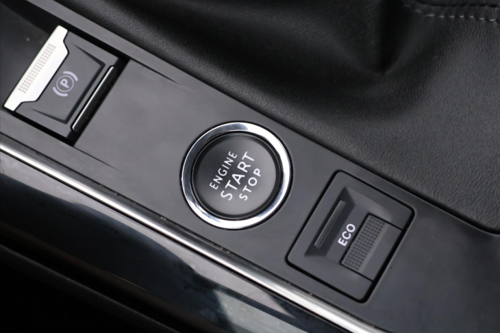Peugeot 5008 1,5 HDI 96kW 7-Míst CZ DPH