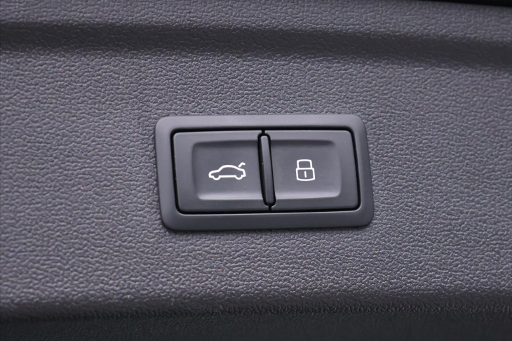 Audi A3 1,5 TSI 110kW S-LINE LED CZ