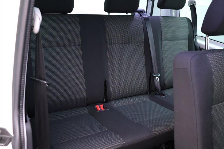 Volkswagen Transporter 2,0 TDI 110kW DSG 9-Míst DPH