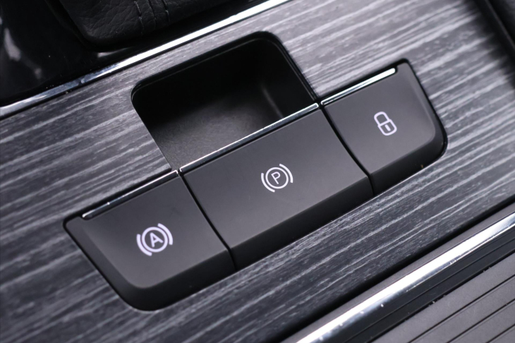 Škoda Superb 1,5 TSI DSG Business 1.Maj DPH