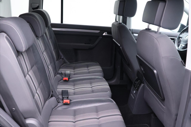 Volkswagen Touran 1,2 TSI Match 7-Míst Serv.kniha