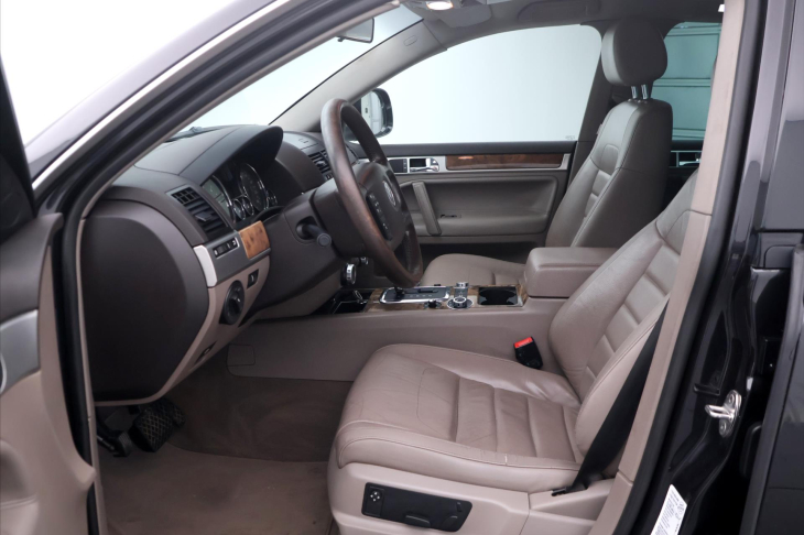Volkswagen Touareg 3,0 TDI V6 176kW Tiptronic CZ