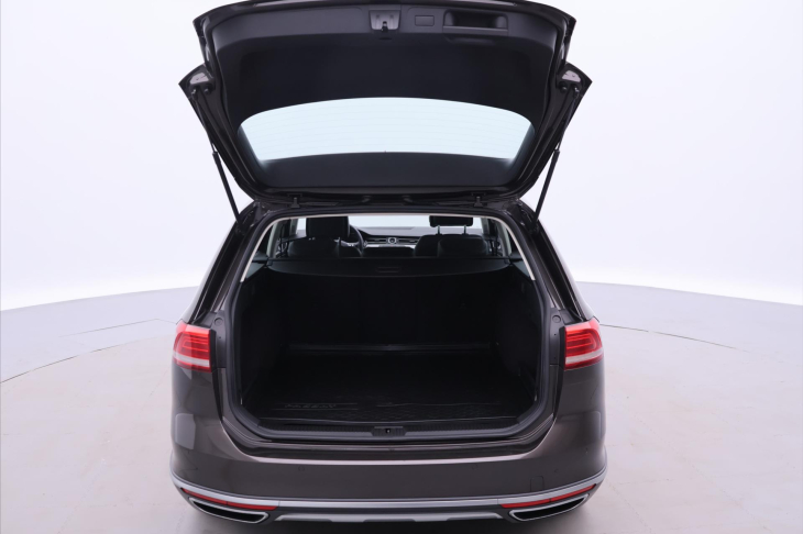 Volkswagen Passat 2,0 TDI 140kW DSG LED Alltrack