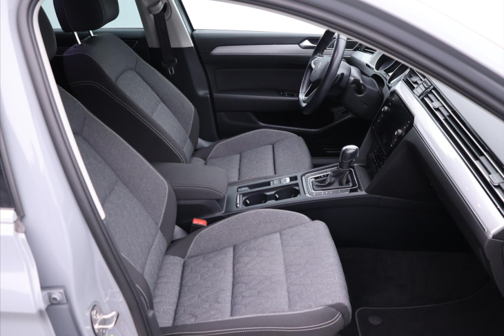 Volkswagen Passat 1,5 TSI DSG Business CZ DPH