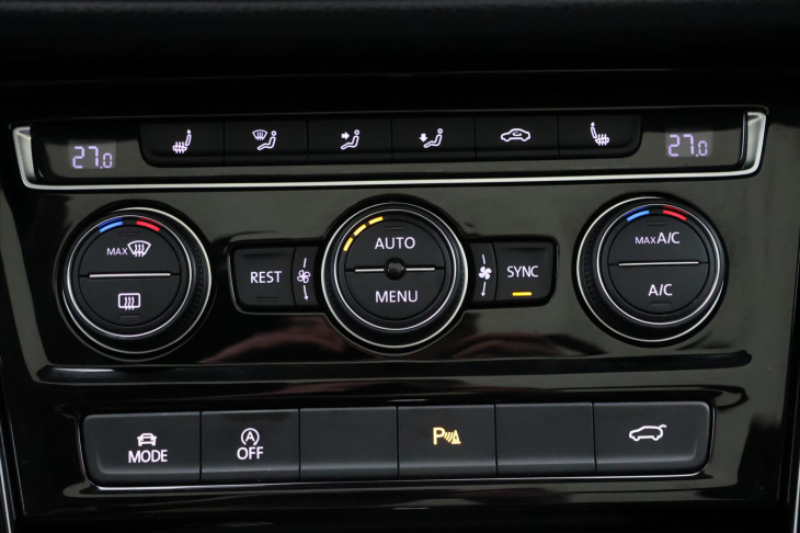 Volkswagen Touran 2,0 TDI DSG CZ Highline 7-Míst