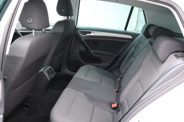Volkswagen Golf 1,2 TSI 77kw ORIG.ALU Perleť