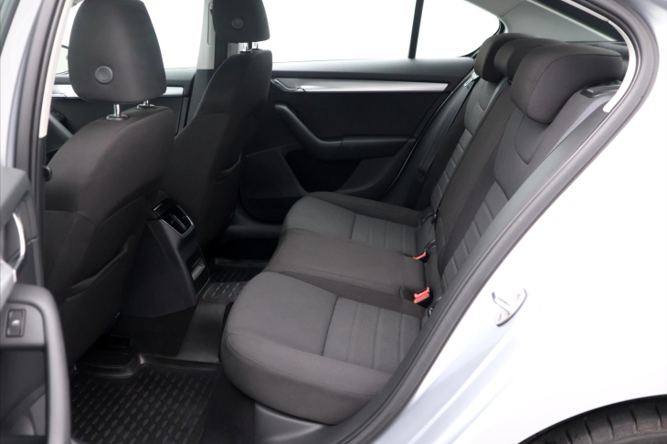 Škoda Octavia 1,6 TDI 77 kW Elegance Aut.klima