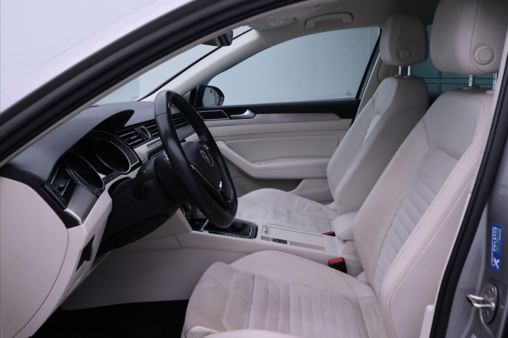Volkswagen Passat 2,0 110kW Highline 4Motion CZ