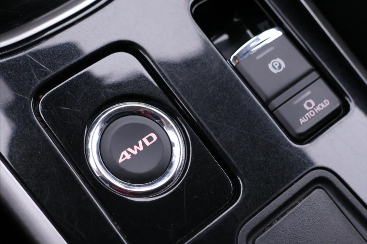 Mitsubishi Outlander 2,3 DI-D 110kW 4WD CZ Instyle