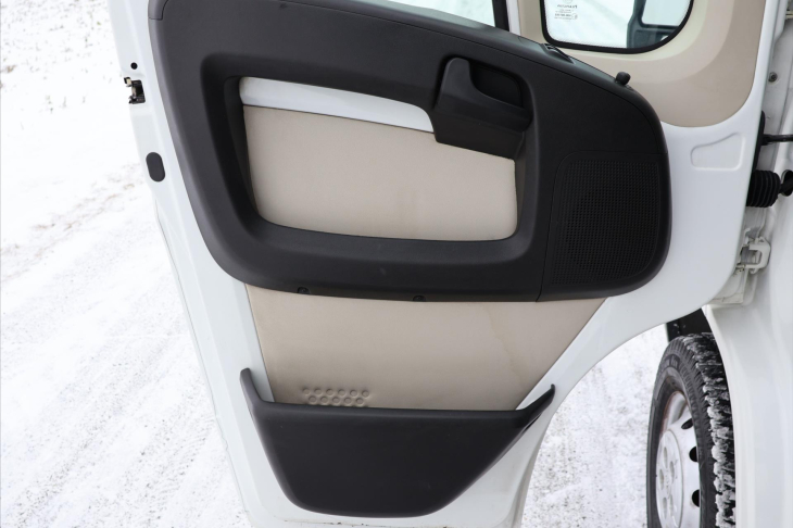 Peugeot Boxer 2,2 HDi 88kW L4H3 CZ 8 palet