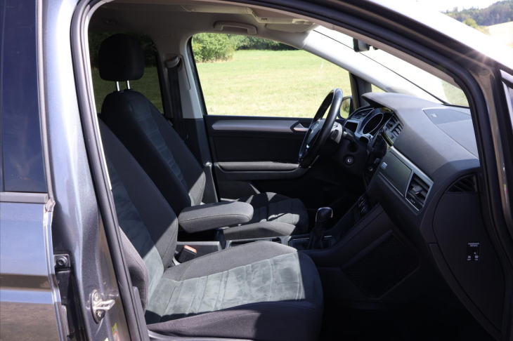 Volkswagen Touran 2,0 TDI 110kW DSG LED 1.Maj.