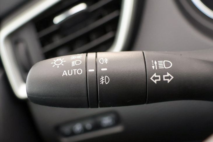 Nissan Qashqai 1,2 DiG-T 85 kW Panorama Tekna