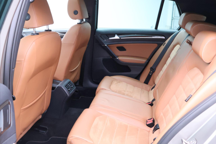 Volkswagen Golf 2,0 TDI 110kW DSG Highline CZ