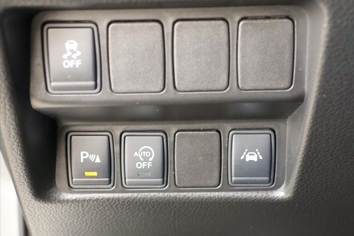 Nissan Qashqai 1,2 DiG-T 85 kW Panorama Tekna