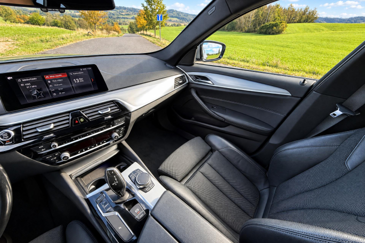 BMW Řada 5 3,0 3.0 530d Touring Sport DPH