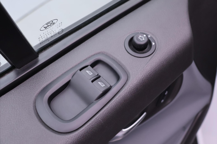 Ford Transit Custom 2,2 TDCi Titanium L2H2 9-Míst