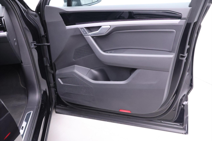 Volkswagen Touareg 3,0 TDI 210kW R-Line Tiptronic CZ DPH