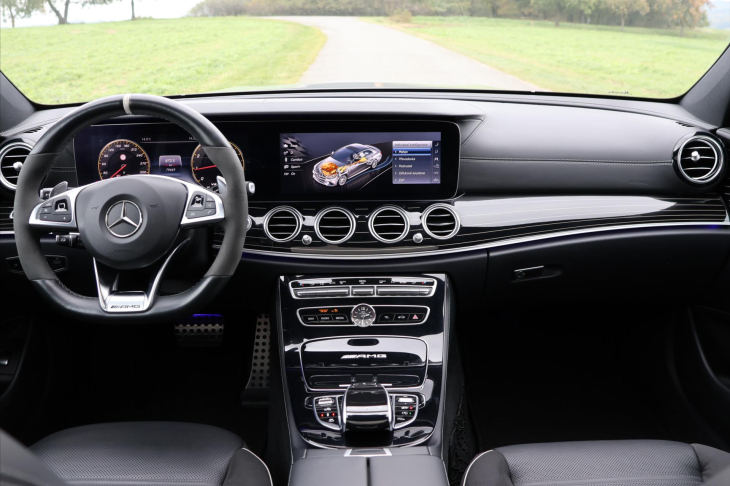 Mercedes-Benz Třídy E 4,0 63S 4MATIC+ 450kW AMG DPH