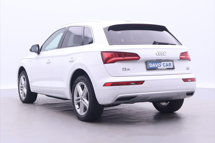 Audi Q5 2,0 TDI S-line 4x4 CZ