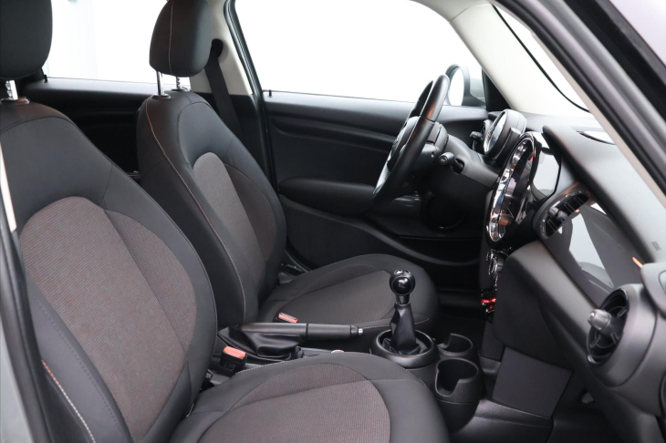 Mini Cooper 1,5 100kW CZ DPH Klima,Tempo