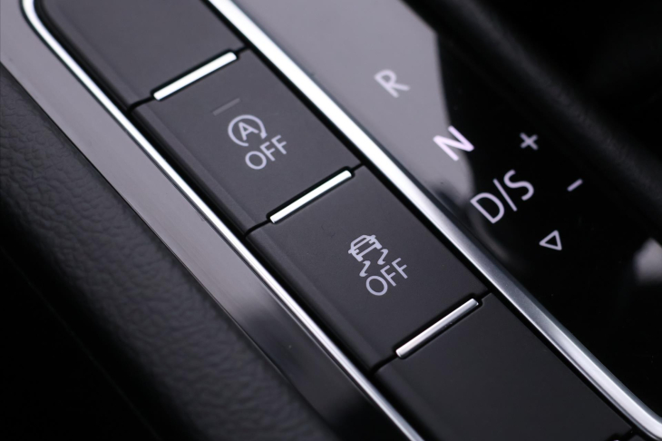 Volkswagen Arteon 2,0 TDI 140KW R-LINE DSG CZ