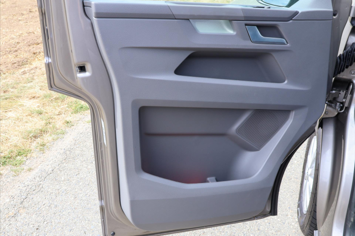 Volkswagen Transporter 2,0 TDI DSG Bulli Long 9-Míst