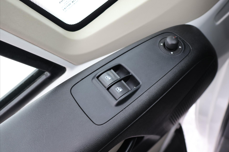 Peugeot Boxer 2,2 HDi 88kW L4H3 CZ 8 palet