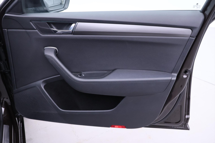 Škoda Superb 2,0 TDI 110kW Style DSG DPH CZ