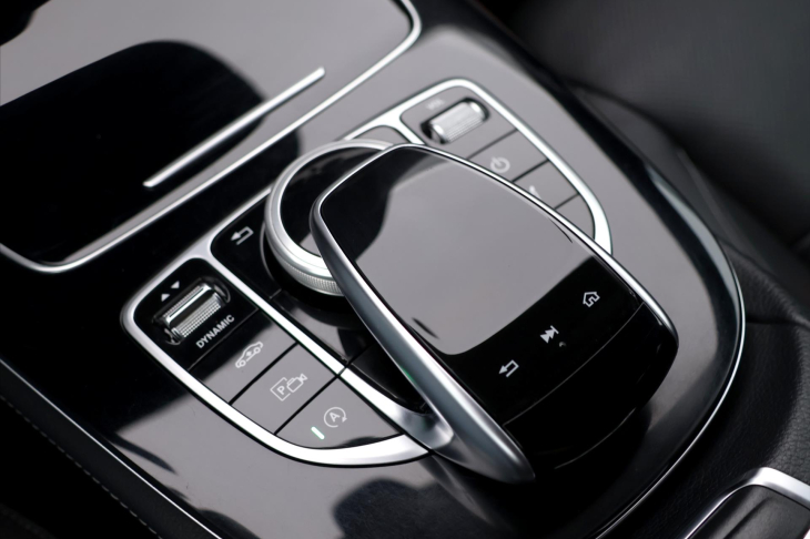 Mercedes-Benz Třídy E 2,9 400D 250kW AMG Softclose