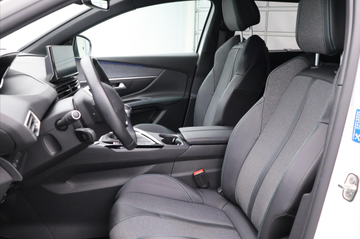 Peugeot 5008 1,2 PT 96kW Allure 7-Míst CZ