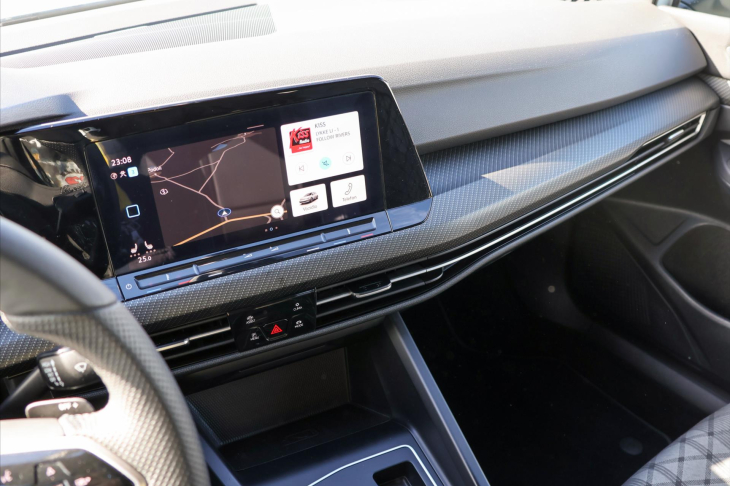 Volkswagen Golf 2,0 TDI R-line DSG Matrix DPH