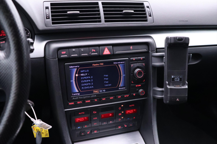 Audi A4 2,7 TDI 132kW S-Line Xenon