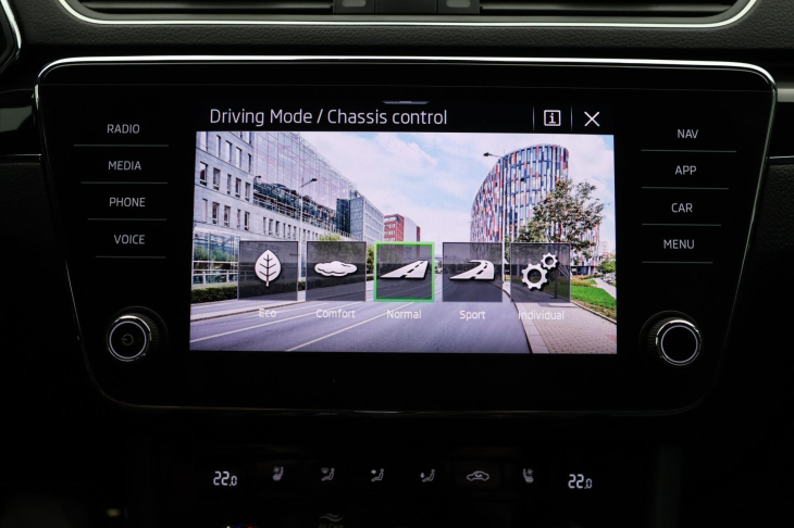 Škoda Superb 2,0 TDI 110kW DSG L&K DPH CZ