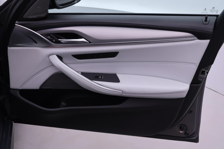 BMW M5 4,4 V8 441kW xDrive Individual DPH CZ