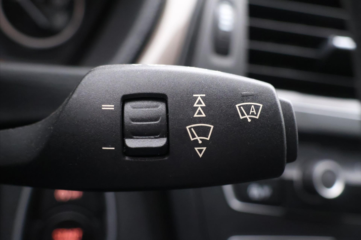 BMW Řada 3 2,0 318d xDrive Xenon Navi Kůže