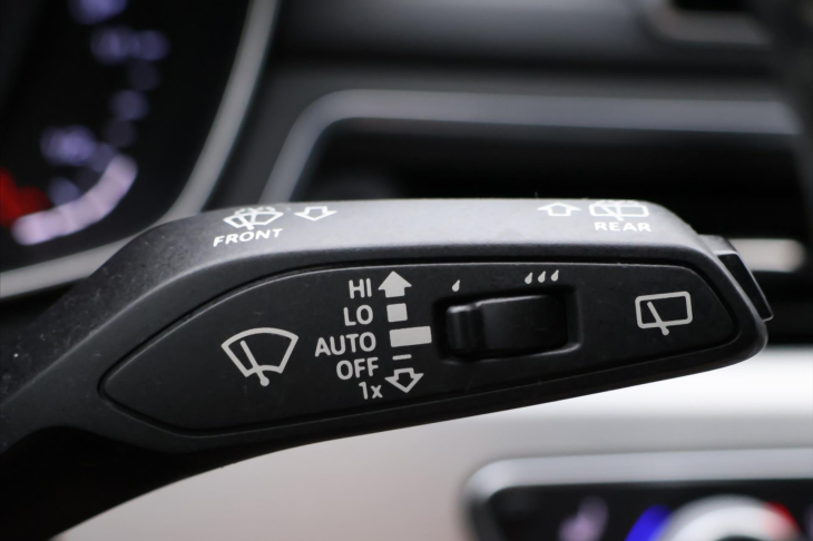 Audi A4 2,0 TDI 110kW Aut. S-line CZ