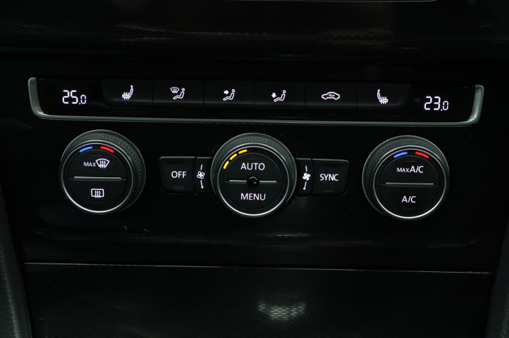 Volkswagen Golf 2,0 TDI 135kW DSG Serv.kniha