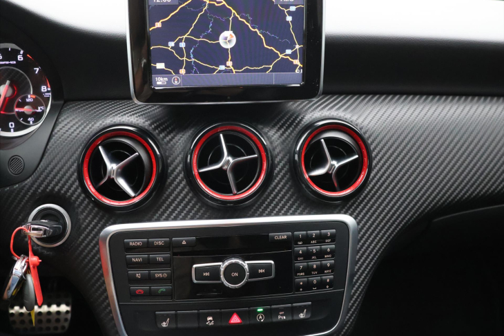 Mercedes-Benz Třídy A 2,0 45 265 kW 4Matic AMG Klima