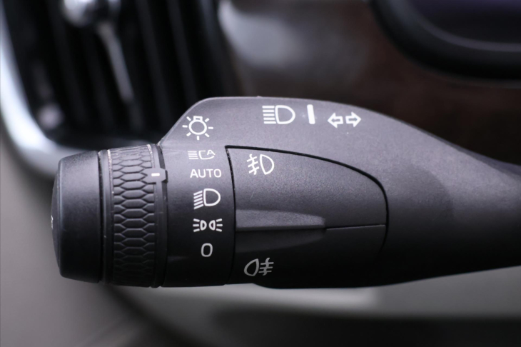 Volvo V90 2,0 D4 AWD Aut CZ Momentum DPH